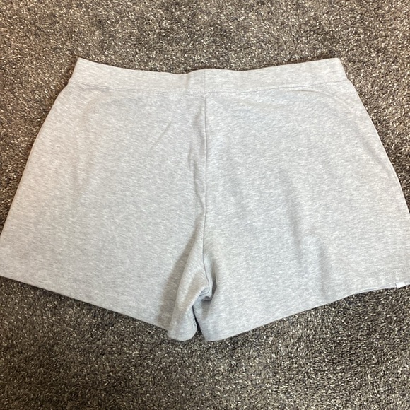 G.W. Sport Women’s Heather Gray w White Stripes Athletic Shorts sz L - Picture 4 of 4